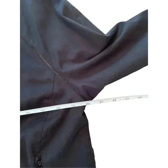 Lululemon Women’s Soft Summer Jacket Size 10 - Picture 11 of 11